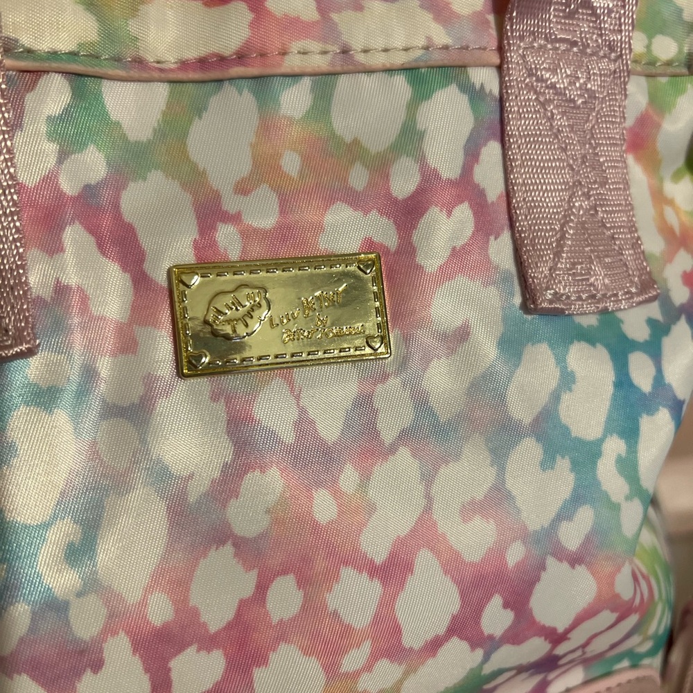 💕🌼 Luv Betsy Johnson Quilted Backpack - Picture 5 of 9